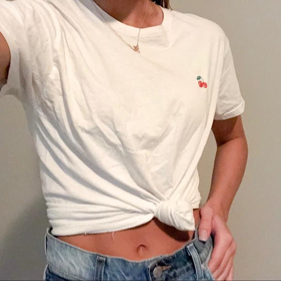 Brandy melville cherry t-shirt - Picture 2 of 4